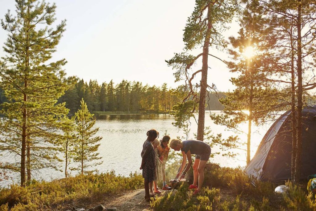 Le Camping dans les Environs de Stockholm : Une Immersion dans la Nature